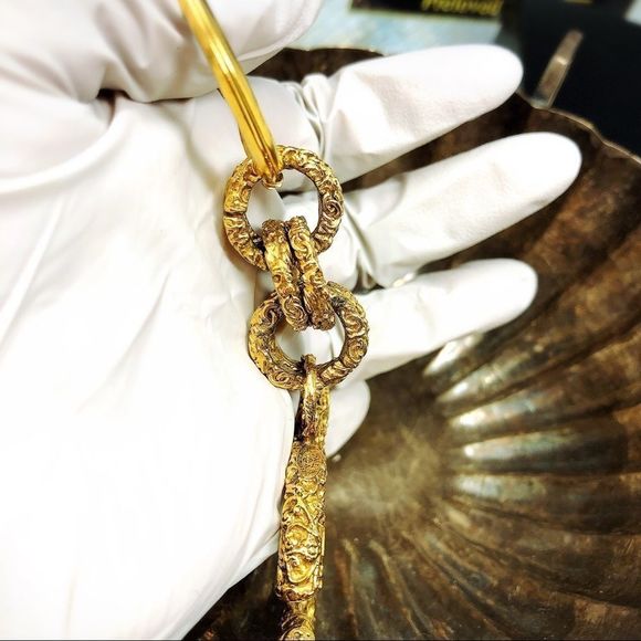 Chanel Florentine lava textured CC logo keychain - Picture 12 of 13